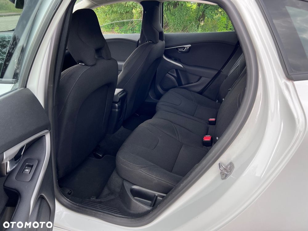 Volvo V40 D2 Kinetic - 25