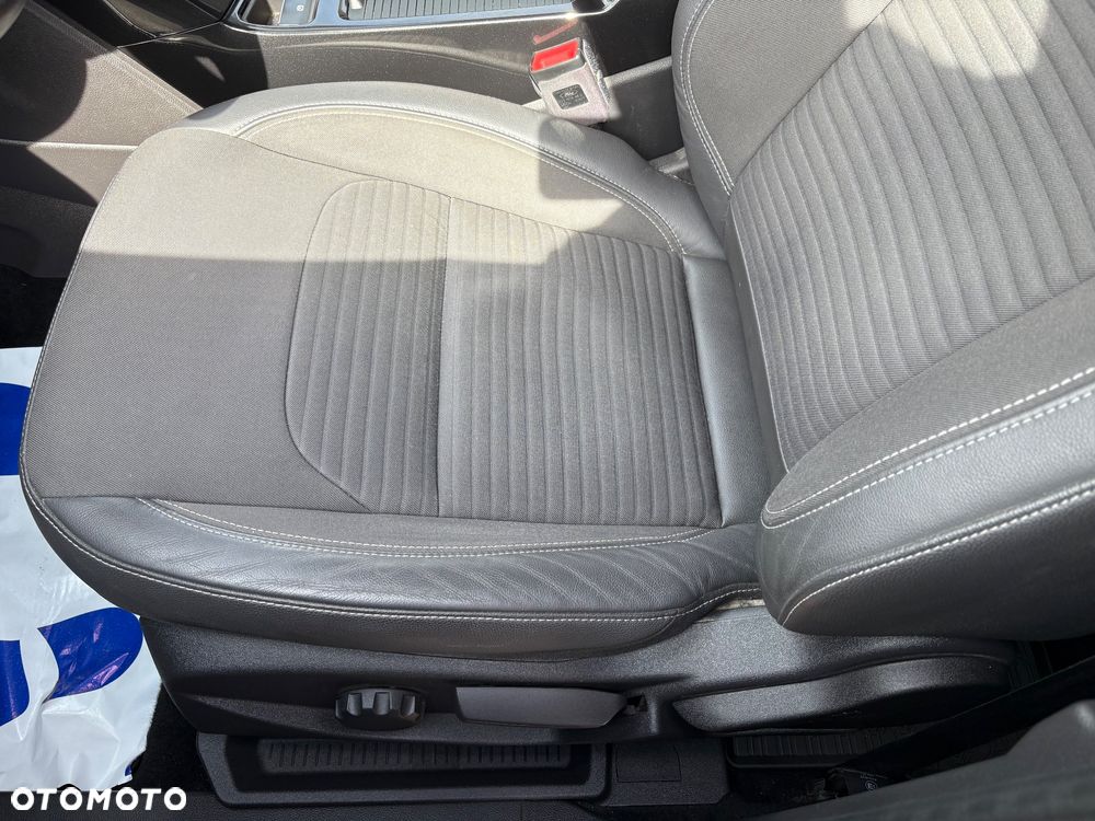 Ford Kuga 2.0 TDCi 2x4 Titanium - 14