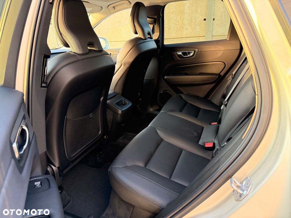 Volvo XC 60 T4 Geartronic Momentum Pro - 9