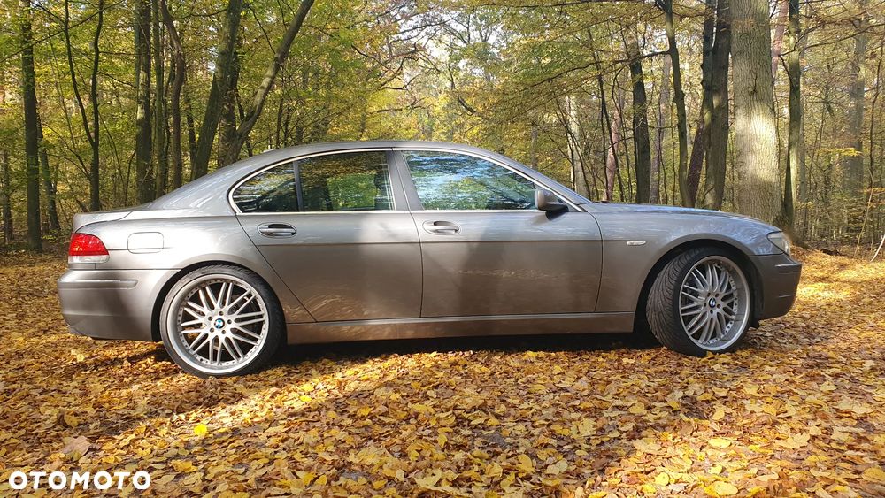 BMW Seria 7 740i - 8