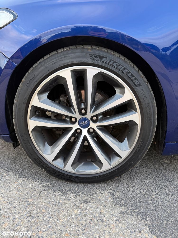 Ford Fusion - 37
