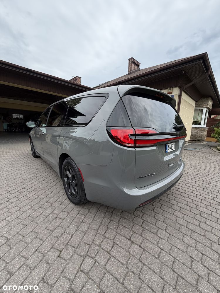 Chrysler Pacifica - 10