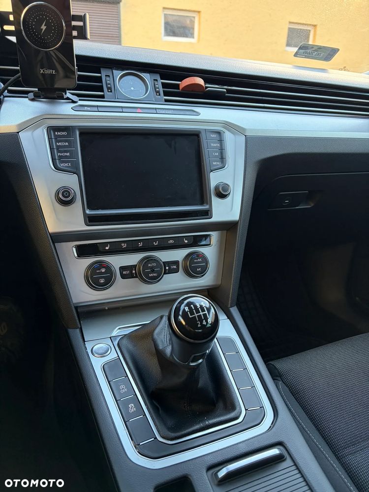 Volkswagen Passat 1.8 TSI BMT Comfortline - 22