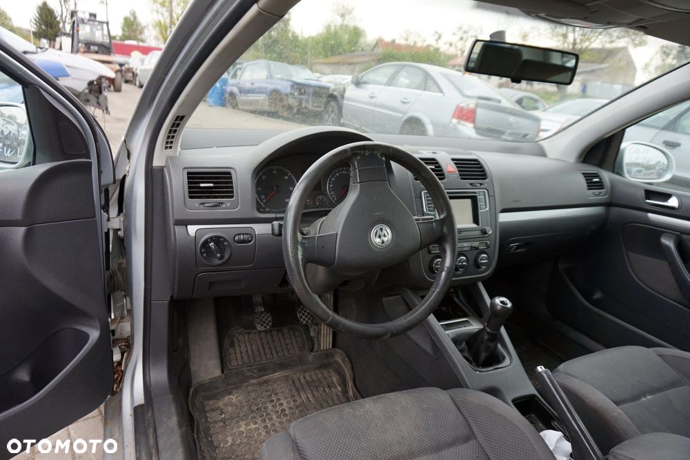 VOLKSWAGEN GOLF V 3D HB 2004 LA7W 1.9 TDI BKD 105KM GQQ SREBRNY na części - 12