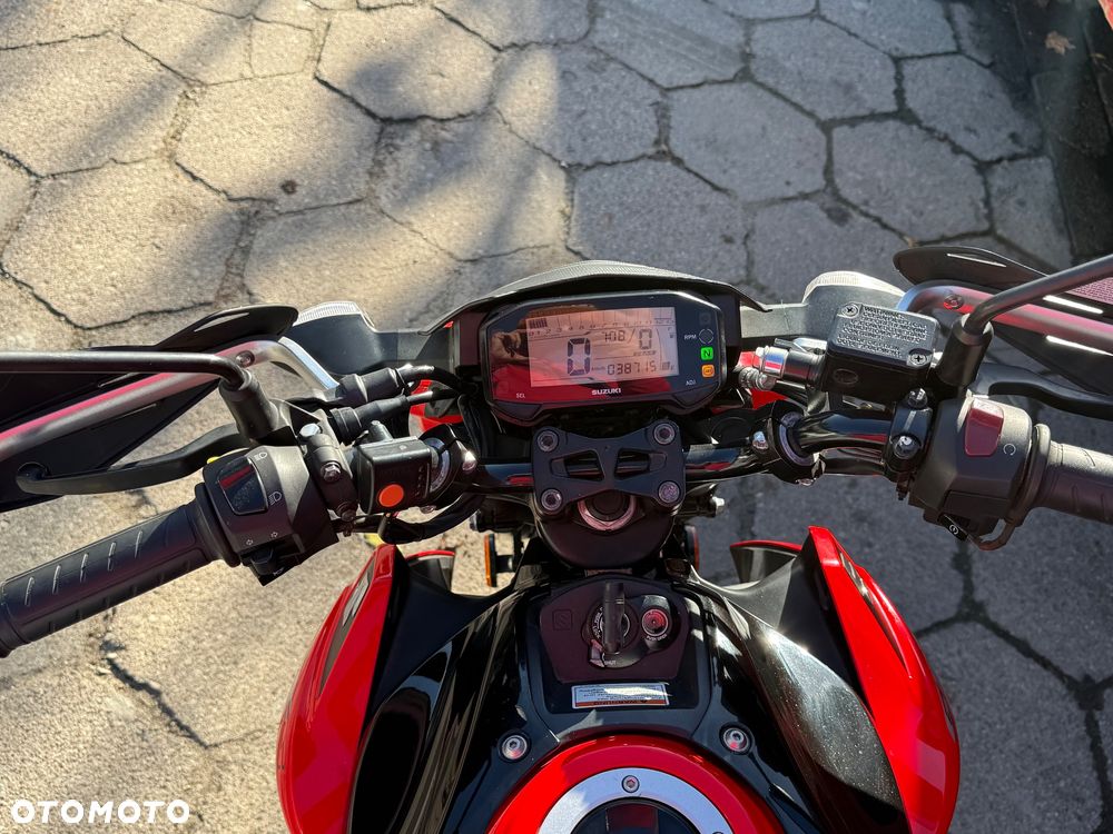Suzuki GSX - 16
