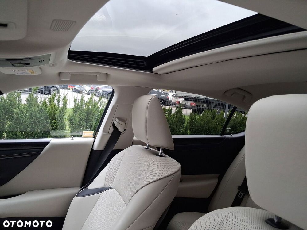Lexus ES 300h Business Edition - 26