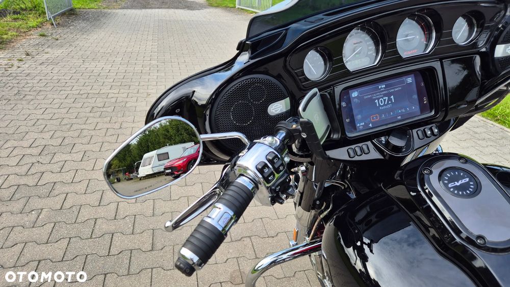 Harley-Davidson CVO Street Glide - 11