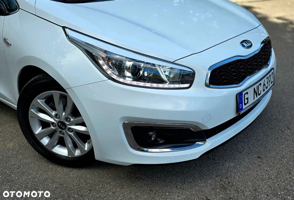 Kia Ceed 1.6 CRDi 136 ISG Dream Team Edition - 9
