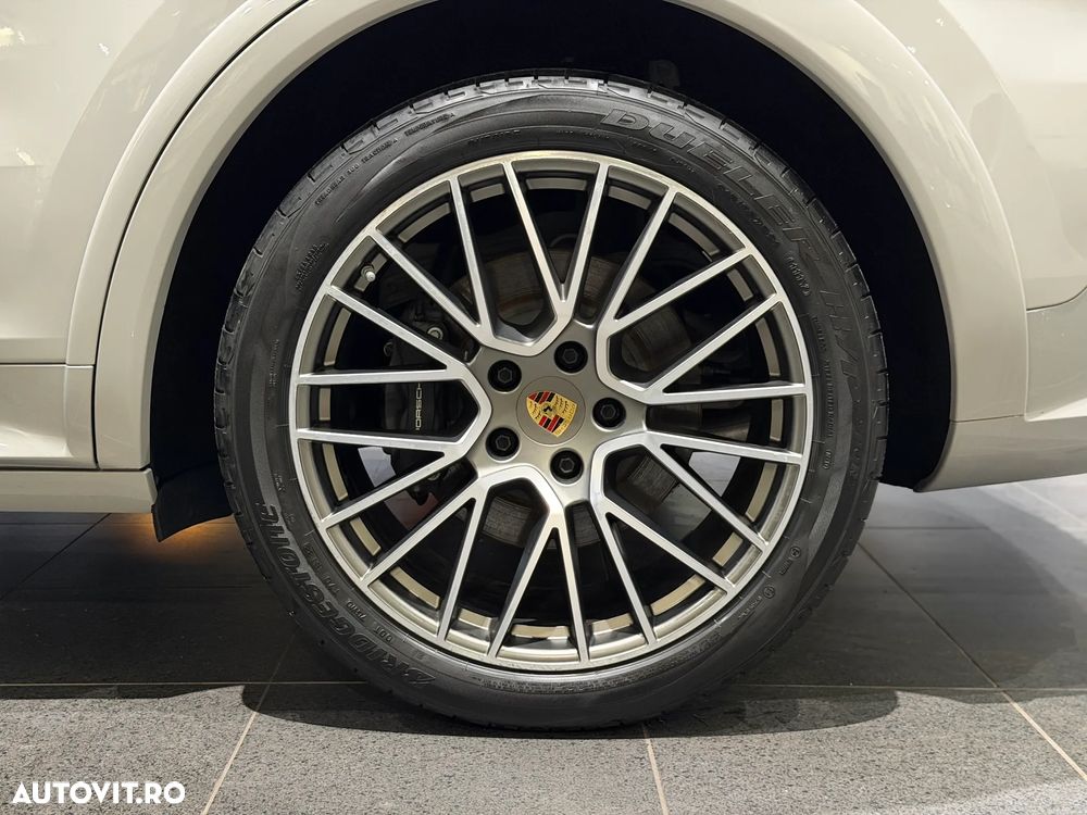 Porsche Cayenne - 16