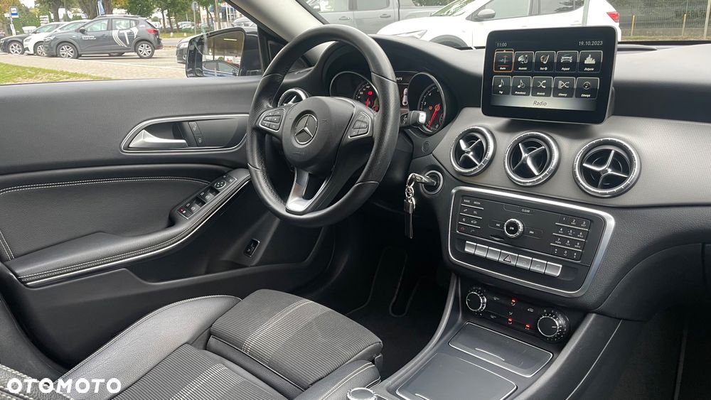 Mercedes-Benz CLA 180 7G-DCT AMG Line - 23
