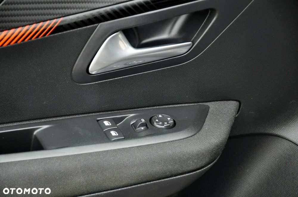 Peugeot 208 - 36