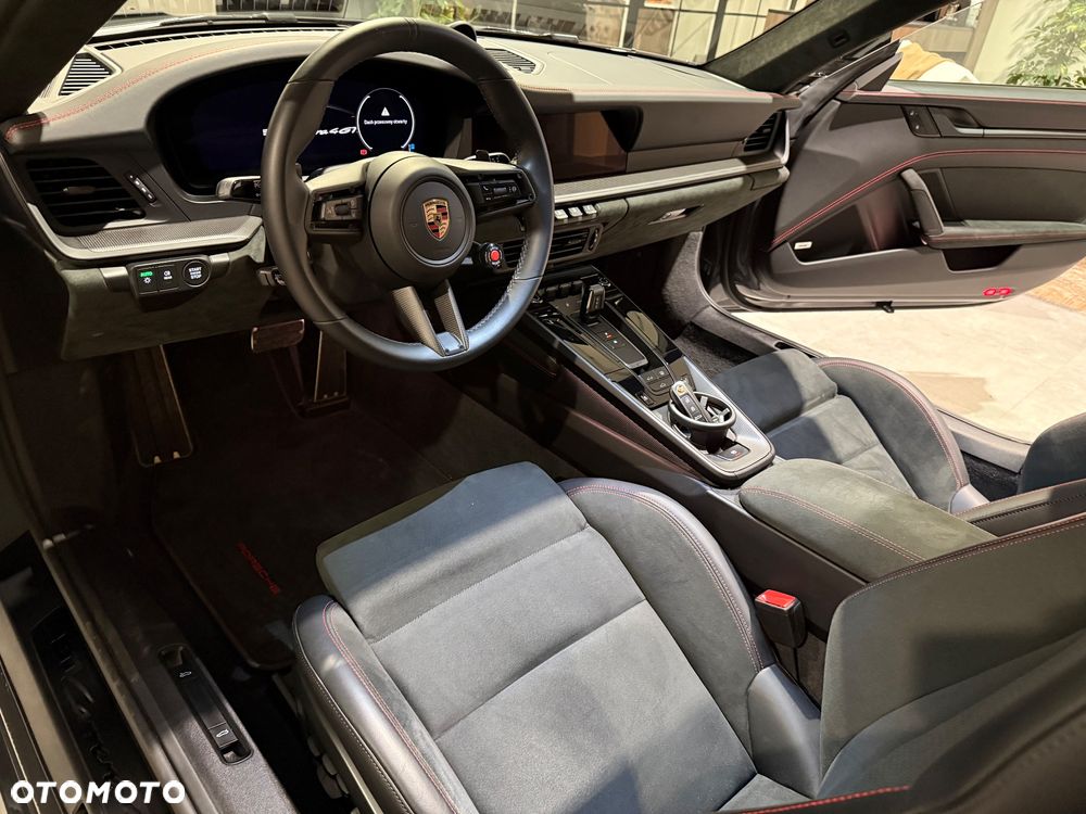 Porsche 911 Carrera T-Hybrid 4 GTS - 19