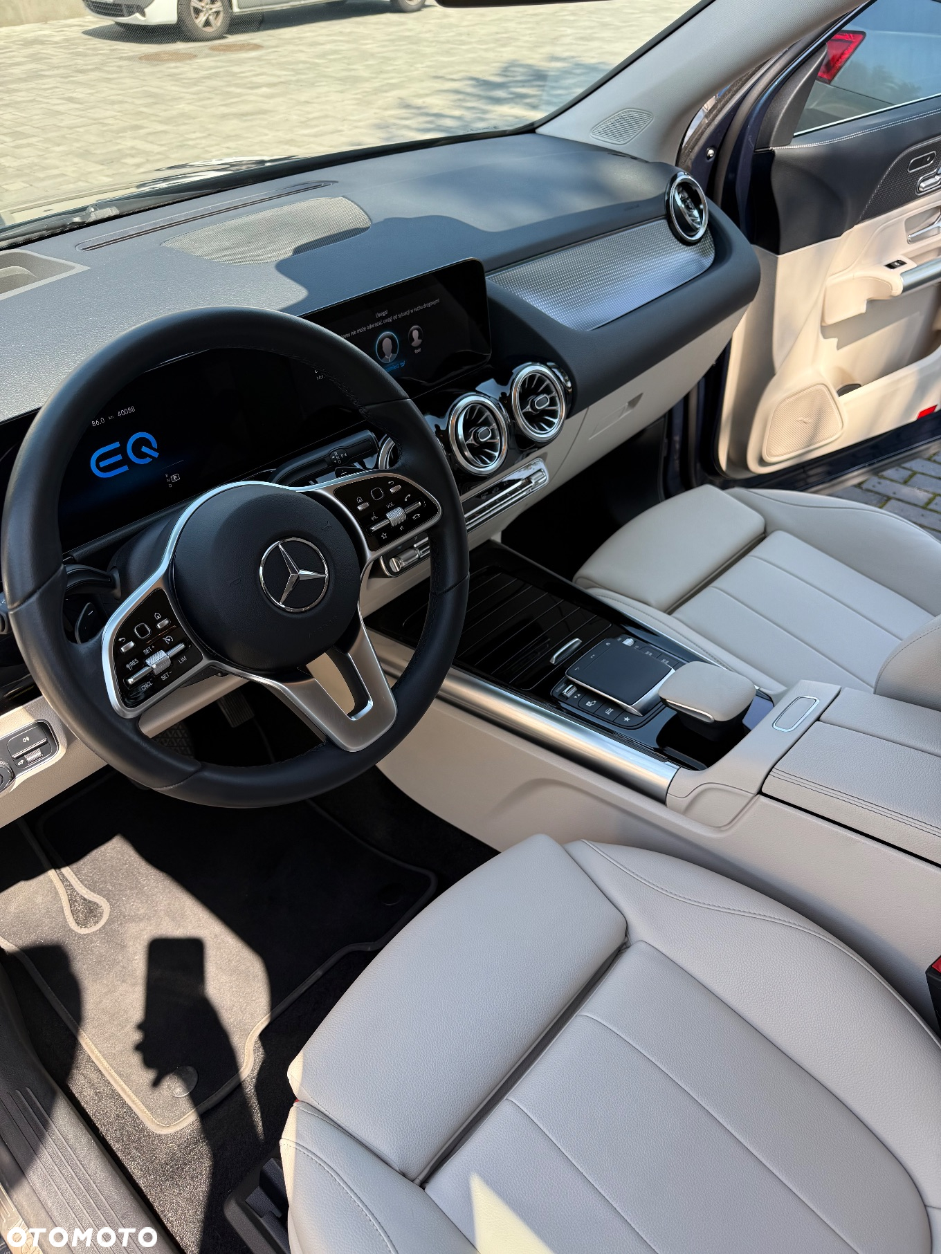 Mercedes-Benz EQA 300 66.5kWh 4-Matic AMG Line - 11