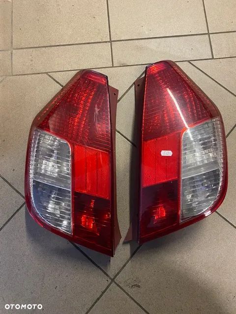 LAMPA TYŁ LEWA 92401-0X0XX PRAWA 92402-0X0XX HYUNDAI I10 - 1