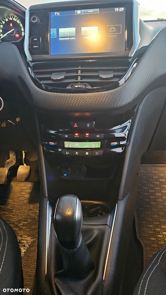 Peugeot 208 1.2 PureTech Allure S&S - 15