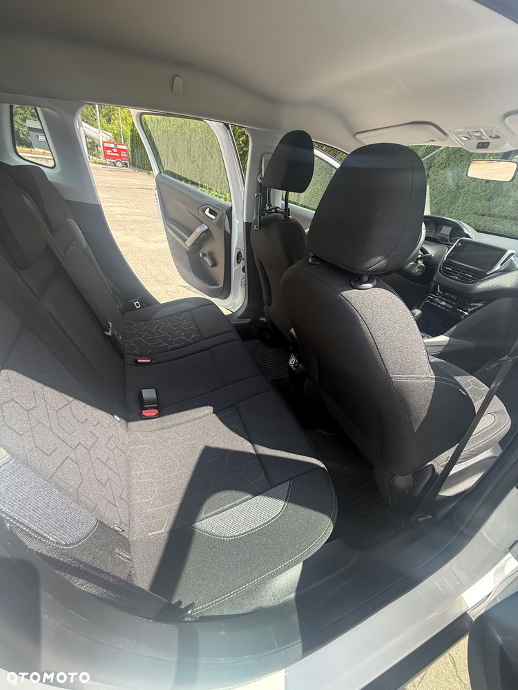 Peugeot 2008 1.2 Pure Tech Active - 12