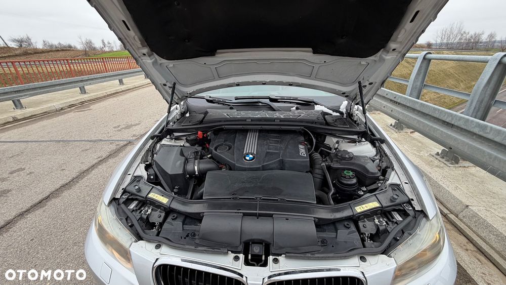 BMW Seria 3 320d xDrive - 14