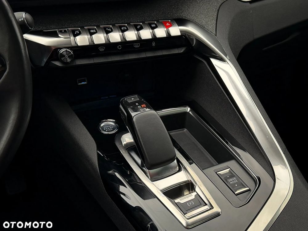 Peugeot 3008 1.6 PureTech HYbrid Allure S&S EAT8 - 18