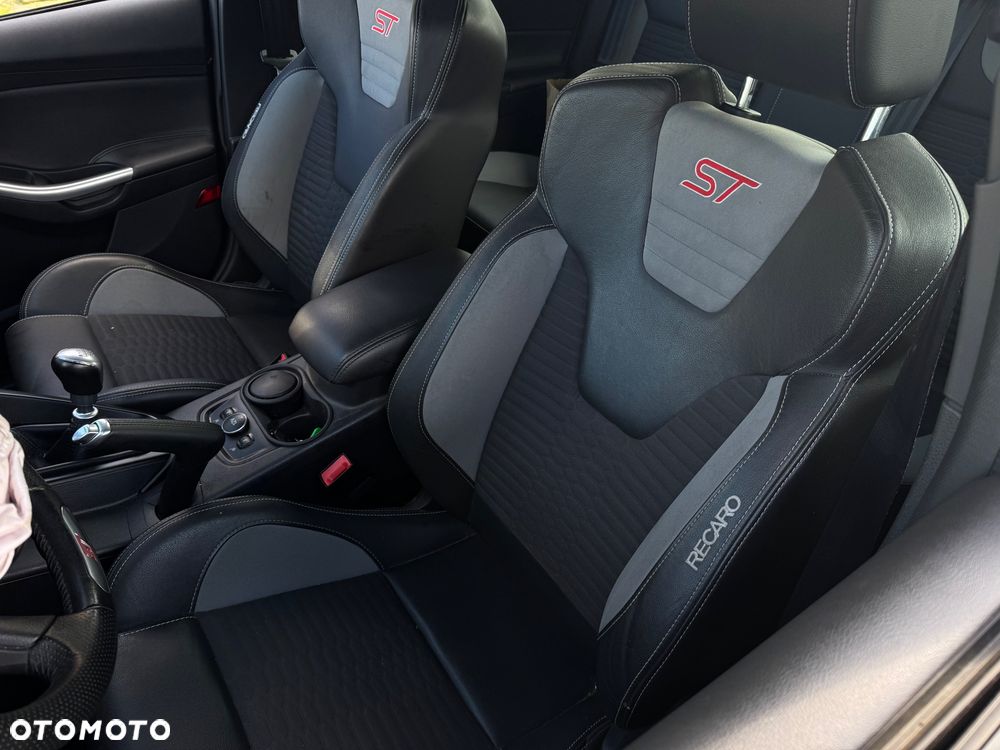 Ford Focus ST - 12