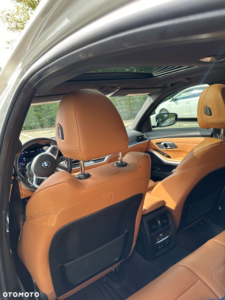 BMW Seria 3 330i M Sport - 3