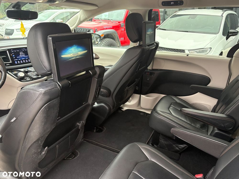 Chrysler Pacifica - 18