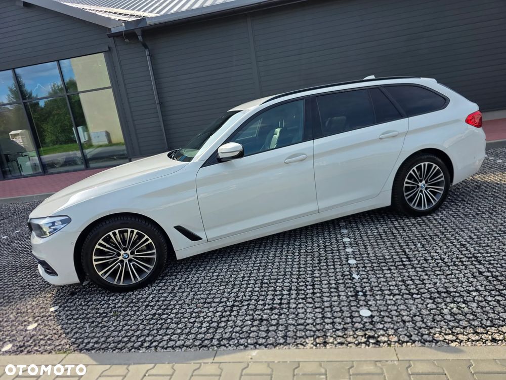 BMW Seria 5 530i xDrive Sport Line - 2
