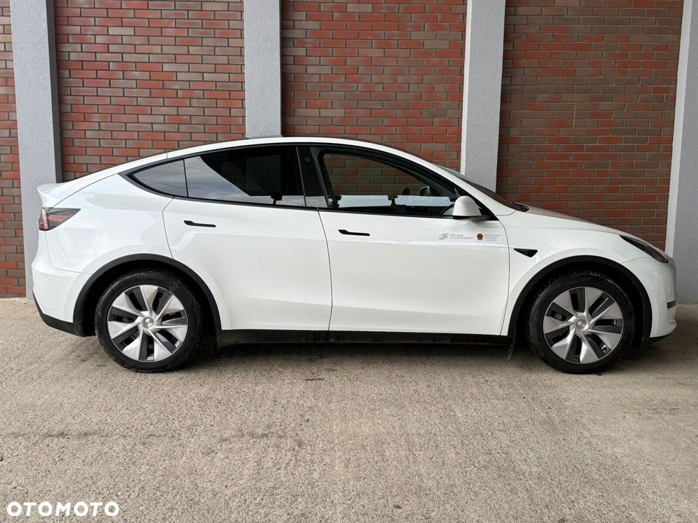 Tesla Model Y - 7