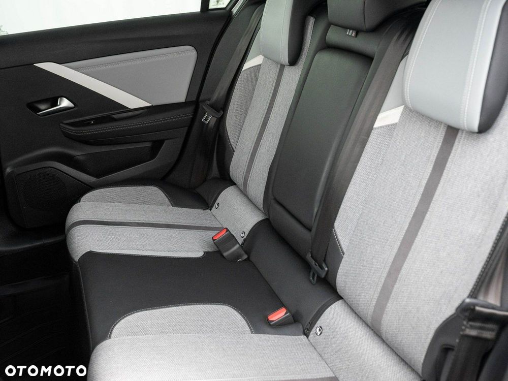 Opel Astra 1.2 T Elegance S&S - 25