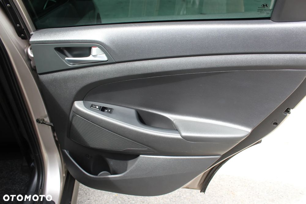 Hyundai Tucson blue 1.7 CRDi 2WD DCT Premium - 35