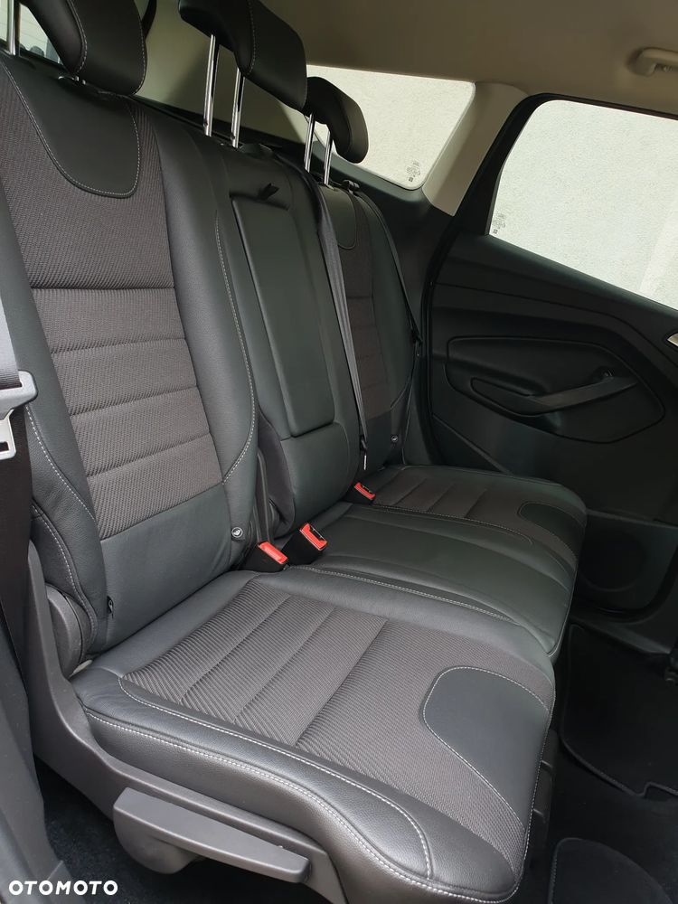 Ford Kuga 2.0 TDCi 4x4 Titanium - 37