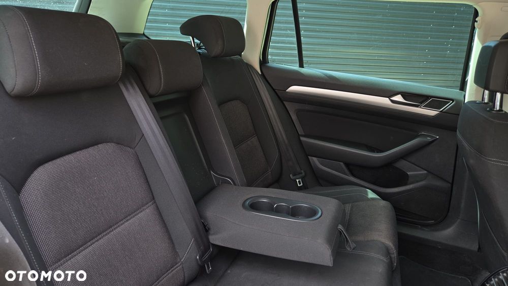 Volkswagen Passat - 13