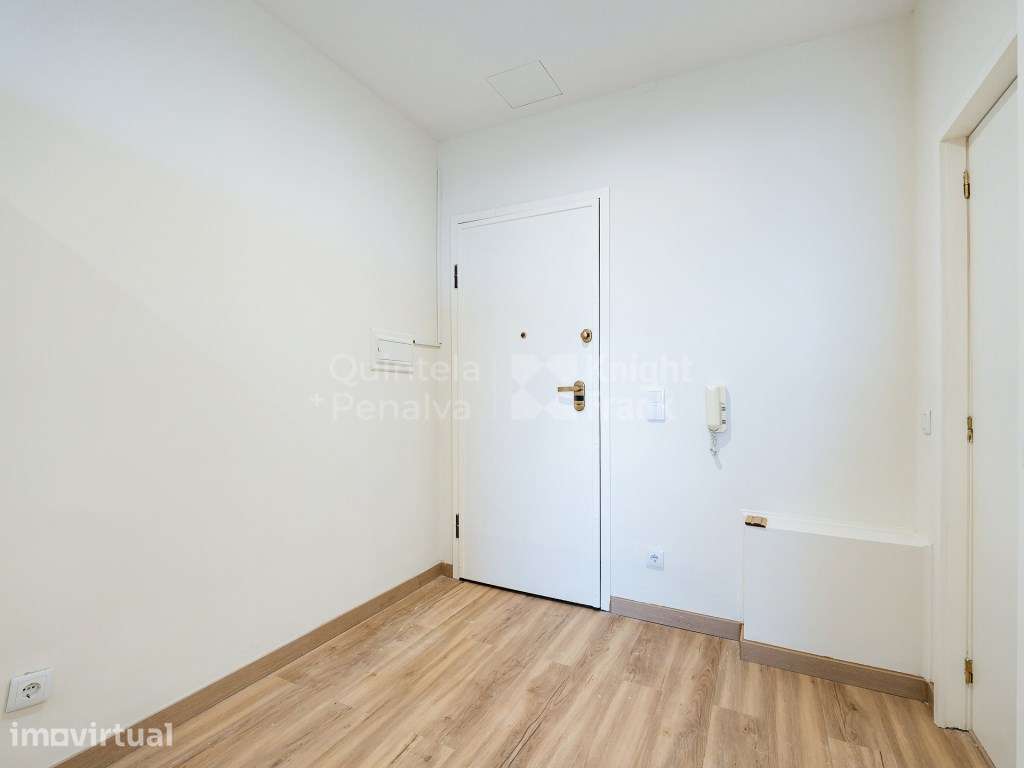 Apartamento T0 reabilitado no centro de Matosinhos - Grande imagem: 2/25