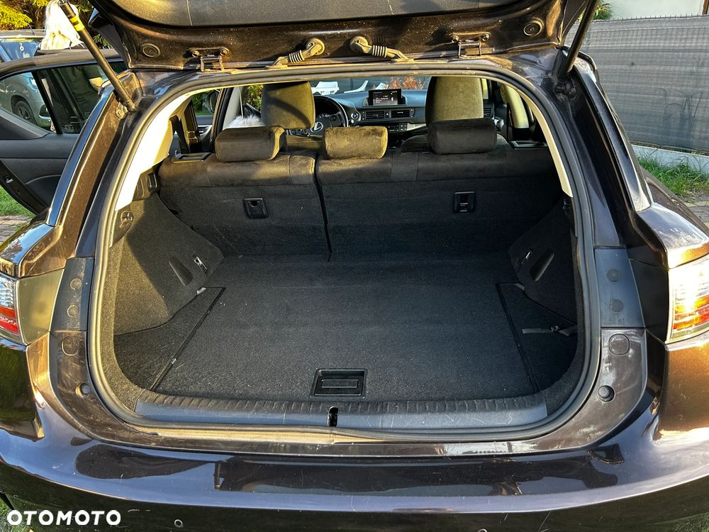Lexus CT 200h - 9