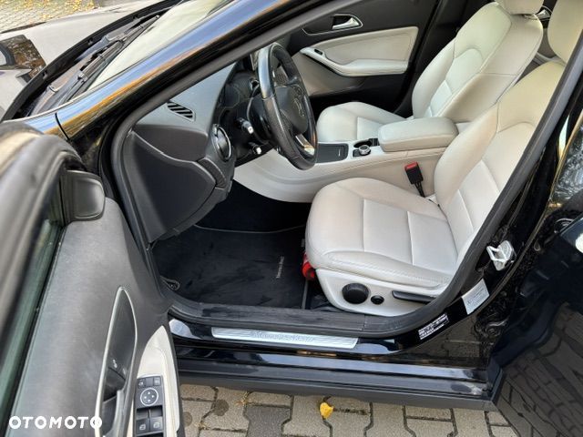 Mercedes-Benz GLA - 12