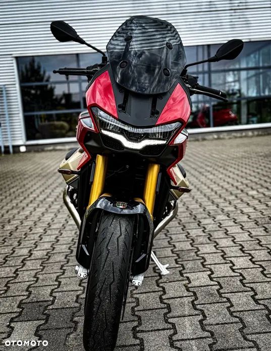 Moto Guzzi V100 Mandello - 10