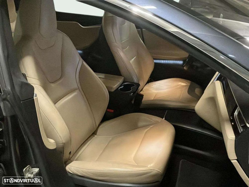 Tesla Model S - 13