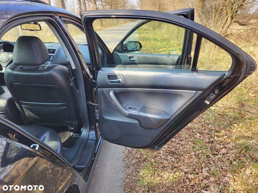 Honda Accord 2.0 Executive - 21