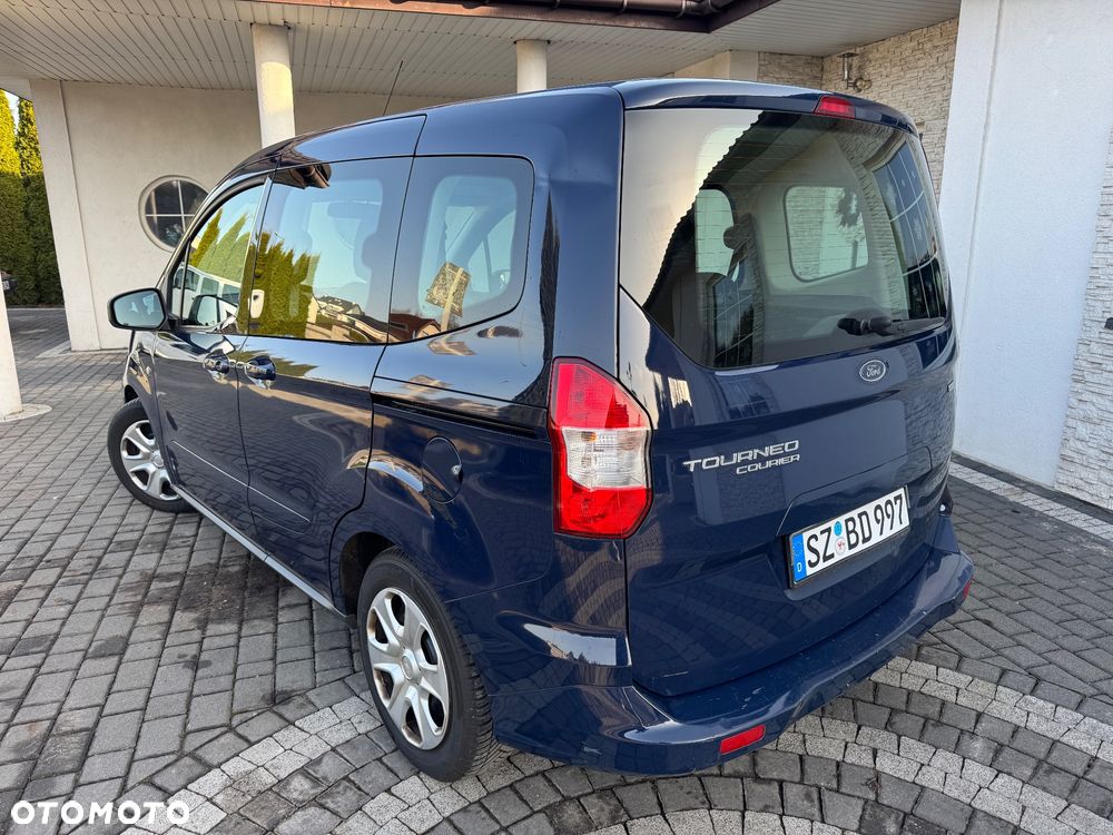 Ford Tourneo Courier 1.0 EcoBoost S&S Titanium - 4