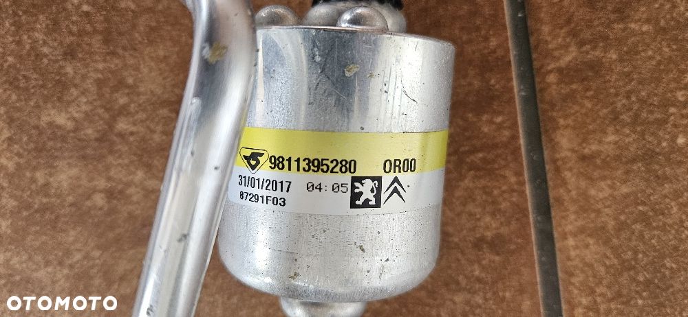 Peugeot 2008 Rurka przewód klimatyzacji  9811395280 - 5