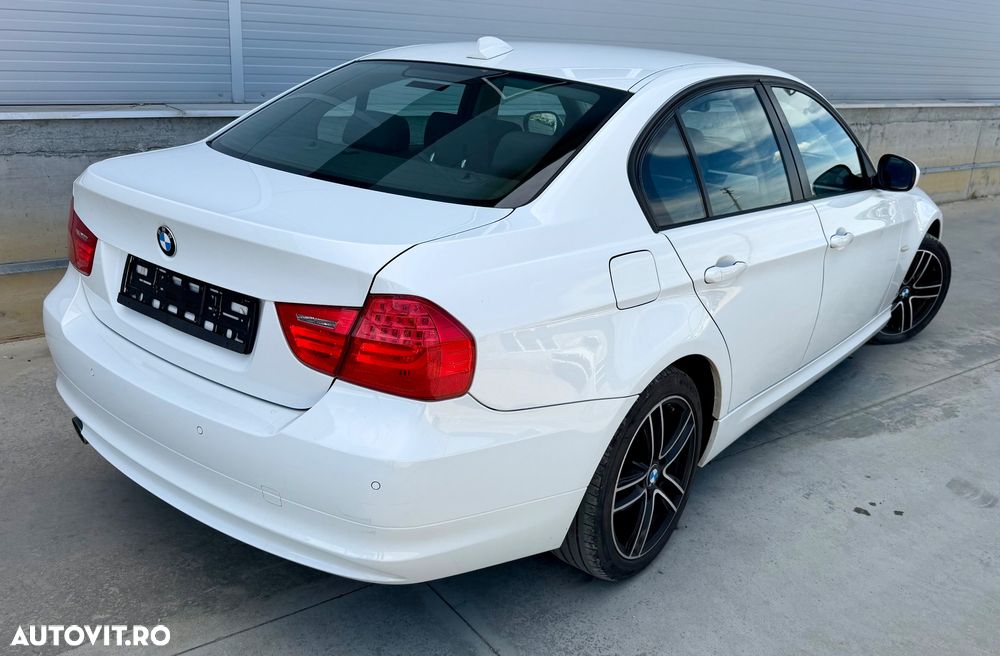 BMW Seria 3 320d DPF Edition Exclusive - 13