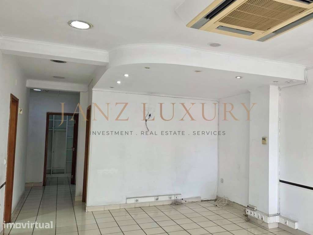Excelente Loja para Investimento ou Negócio Próprio | Almada - Grande imagem: 4/20