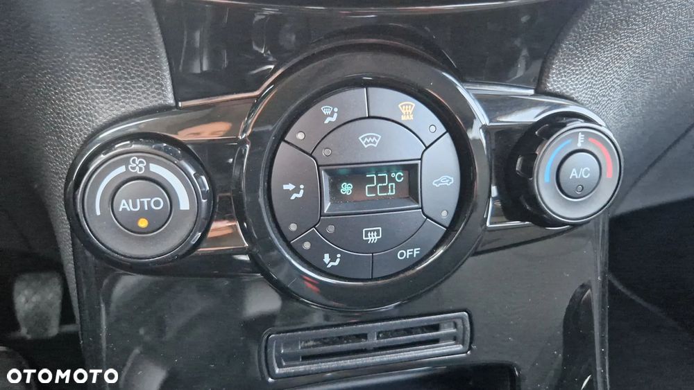 Ford Fiesta 1.0 EcoBoost S&S TITANIUM - 12