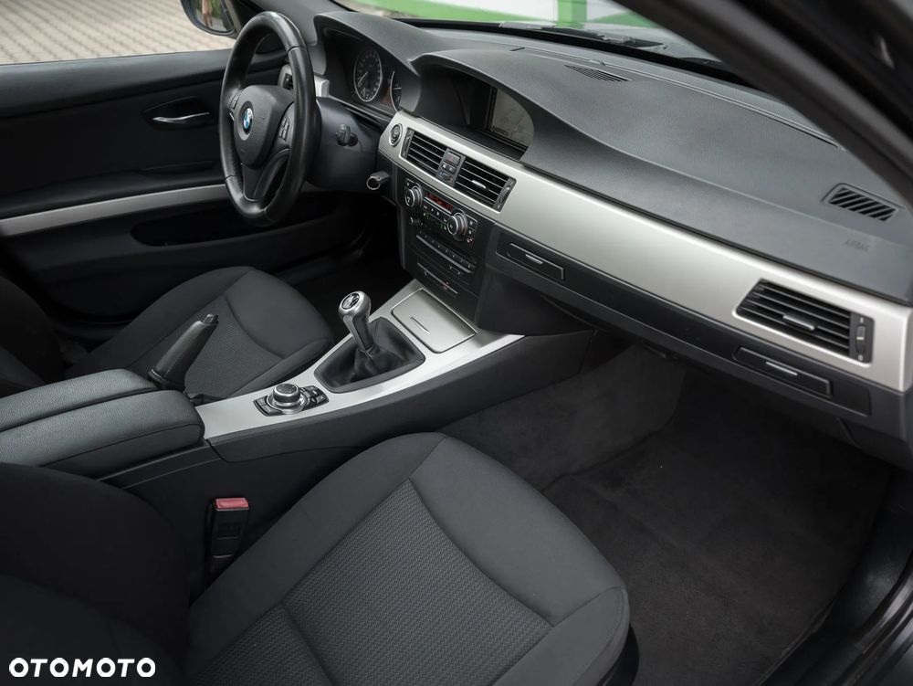 BMW Seria 3 318i Edition Exclusive - 31