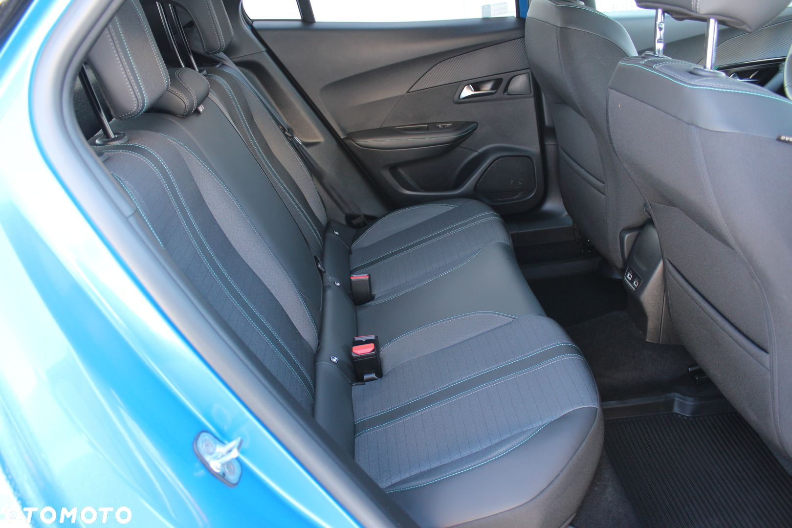 Peugeot 2008 1.2 PureTech Allure Pack S&S EAT8 - 11