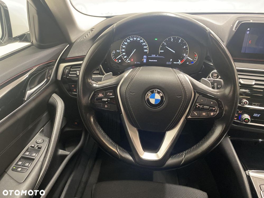 BMW Seria 5 518d - 12