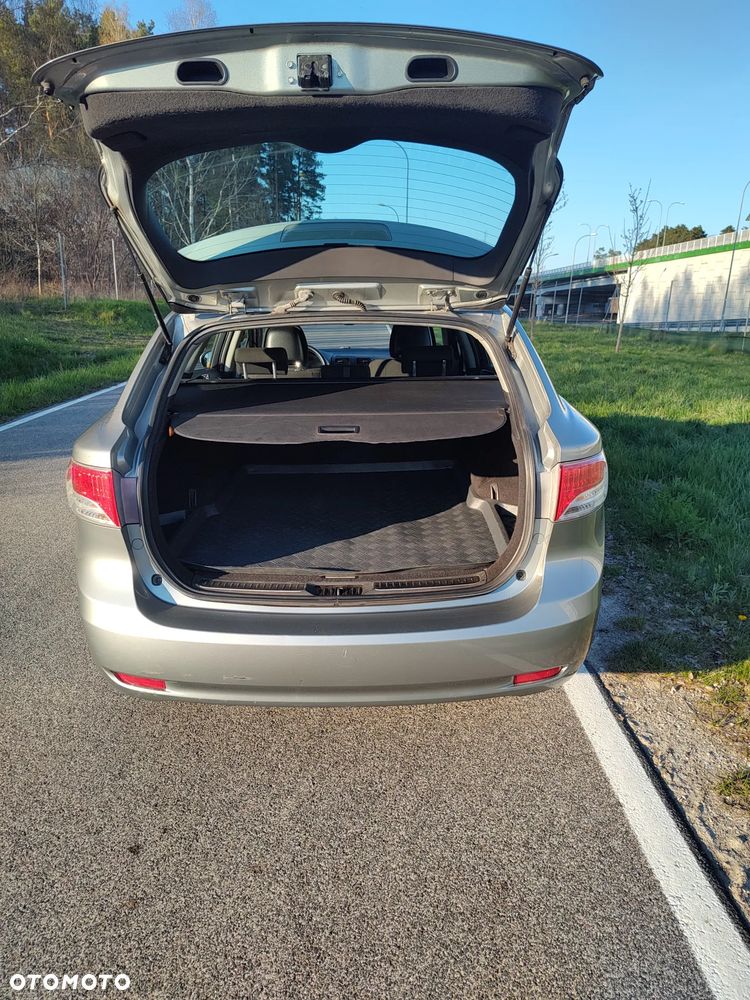 Toyota Avensis 1.8 Sol - 16