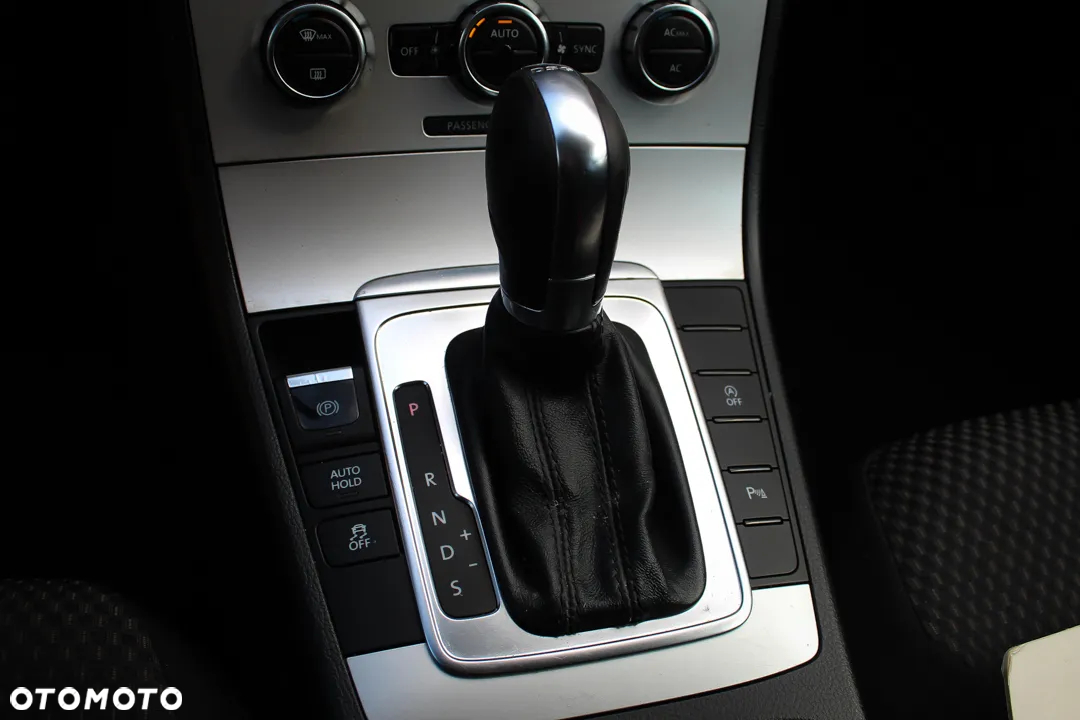 Volkswagen Passat Variant 2.0 TDI DSG BlueMotion Technology Comfortline - 18