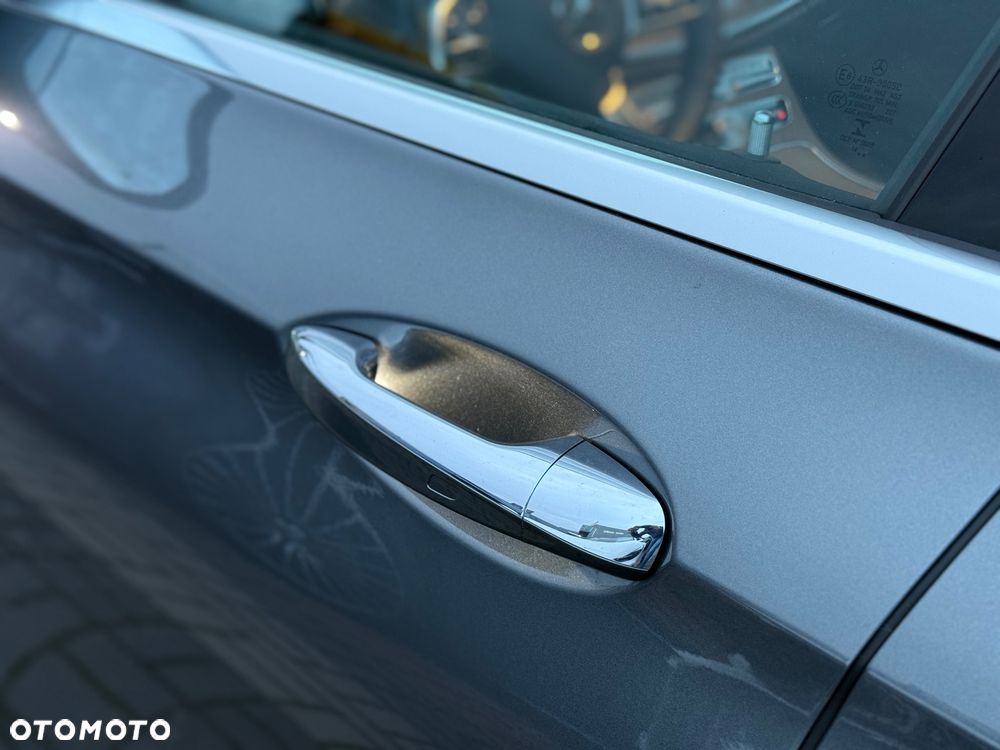 Mercedes-Benz Klasa E 200 4Matic 9G-TRONIC Exclusive - 32