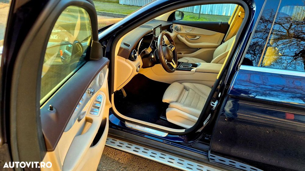 Mercedes-Benz GLC 300 4MATIC MHEV - 9