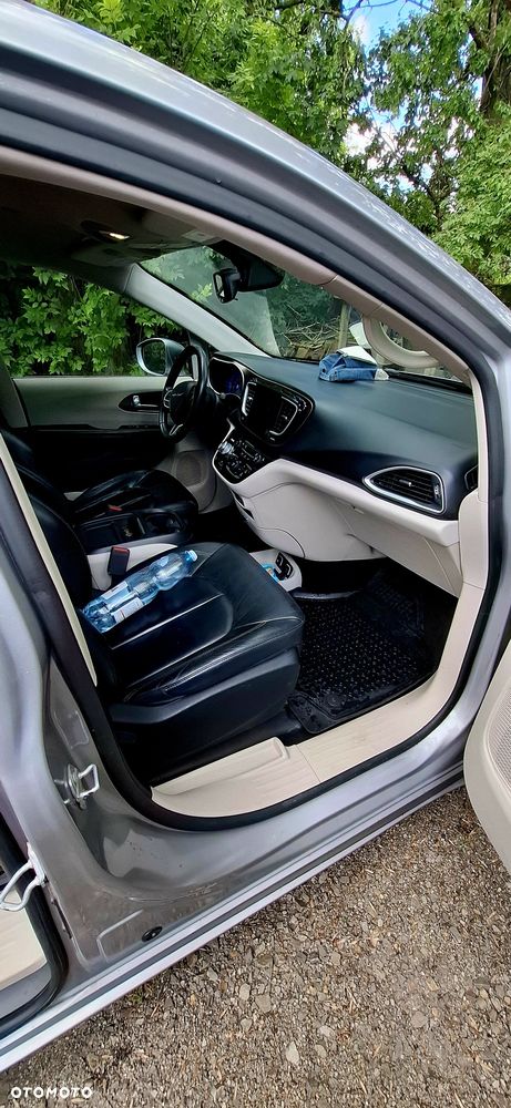 Chrysler Pacifica - 7